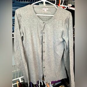 Merona cardigan
Gray, button down
long sleeve
Like-new condition